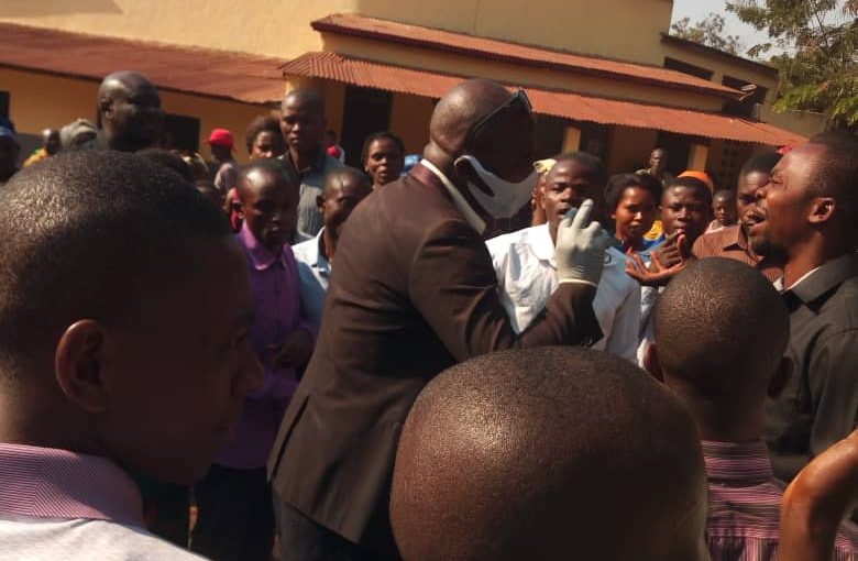 KAMANYOLA: Le non respect des mesures barrières à la base du mouvement de panique observée à l’église catholique dans la paroisse Mather ecclésia de Kamanyola