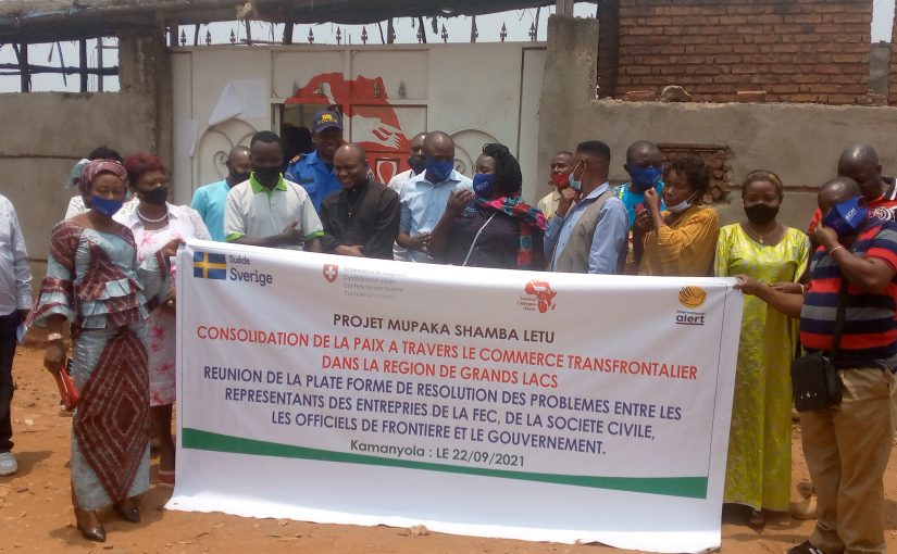 KAMANYOLA : CONSOLIDATION DE LA PAIX ATRAVERS LE COMMERCE TRANSFRONTALIER DANS LA REGION DE GRANDS LACS.  REUONION  DE LA PLATE FORME  DE RESOLUTION  DES PROBLEMES  ENTRE LES REPRESENTANTS  DES ENTREPRISES DE LA FEC, DE LA SOCIETE CIVILE, LES OFFICIELS DE FRONTIERE ET LE GOUVERNEMENT.